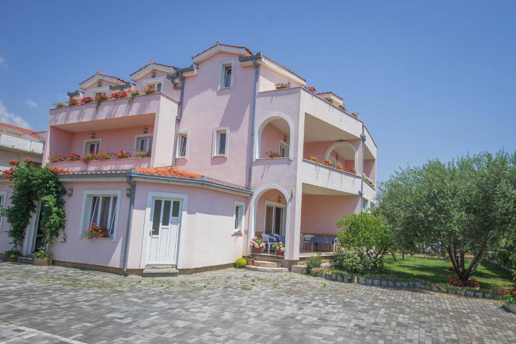 Guesthouse Helena - Njiva Sv. Petra 9, 21217, Kaštel Štafilić, Croatia